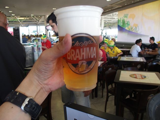 駅前のPubで地元のビール。