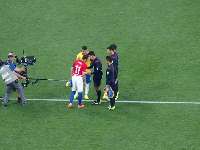 物議を醸すことになる西村主審。ちなみに4年前のブラジウ敗退の時の審判なのだが、スタメン紹介でのブーイングは全くなかった