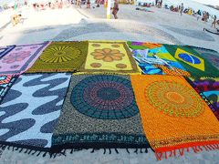 コパカバーナ海岸は約４ｋｍにも及び、端っこまで行くとレインボ?カラーの旗がたった場所があり、そこはモ?ホ（ゲイ）の方々が溢れる場所。特にその気のない方は気を付けるべし...。