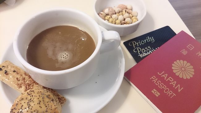 イスタンブル空港内では楽天カードに付いていた<br />Priority Passを使いVipルームへ<br /><br />Priority Passは直前に誰かの記事で知り、申し込みをして旅行前に間に合いました。<br />酒類、飲み物、軽食、新聞やWi-Fiなど全てフリーです。