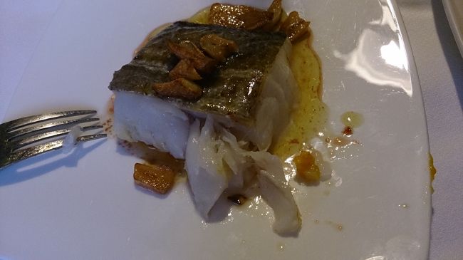 魚のボイル、淡白な魚でもオリーブ油とガーリックが利いていて<br />美味しい家庭料理でした。