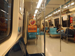 MRTに乗りホテル最寄りの中山國小駅まで移動します。