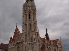 王宮の丘にあるマーチャーシュ教会

このとなりにヒルトンホテルがあります。


F1レースの影響でくさり橋周辺の道路が閉鎖状態でした。
ヒルトンへはバスで移動する予定でしたが、これもダメ。
タクシーも考えましたが、渋滞してそう。。。

結局、地下鉄とバスで移動しましたが、
ようやくここまでたどり着きました。。。。

