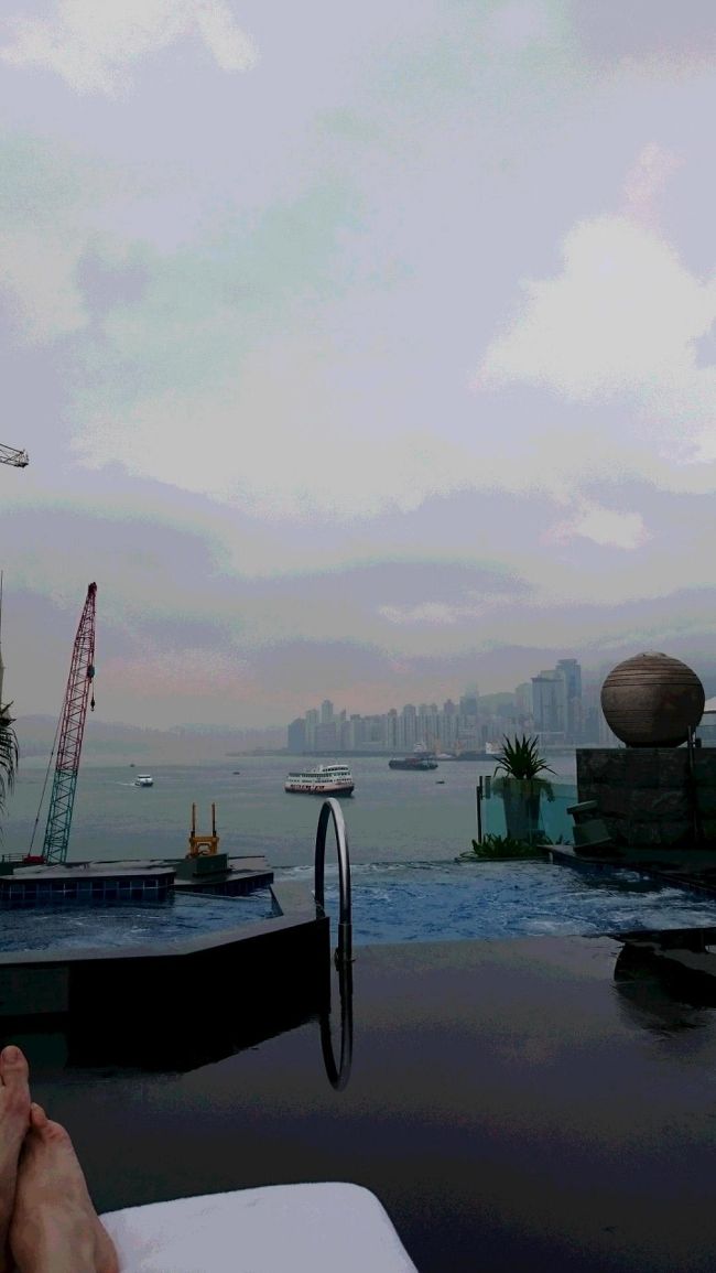 ３日目。朝食をｸﾗﾌﾞﾗｳﾝｼﾞでいただき、今回の旅はあいにくの雨模様。<br />警報も出てたけど・・・<br />しかしながら、まだ降っていなかったので、プールとジャグジーを堪能。<br />そろそろお出かけです。<br />