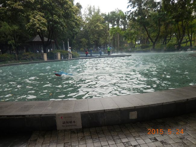 おじさまたちが、自慢の船を沢山走らせて楽しい時間を満喫してました。<br />