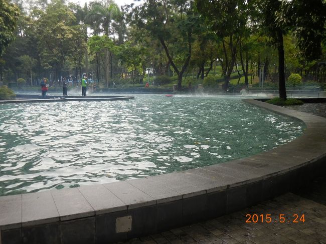 すごいスピードで通り過ぎていきます。<br />楽しそう☆