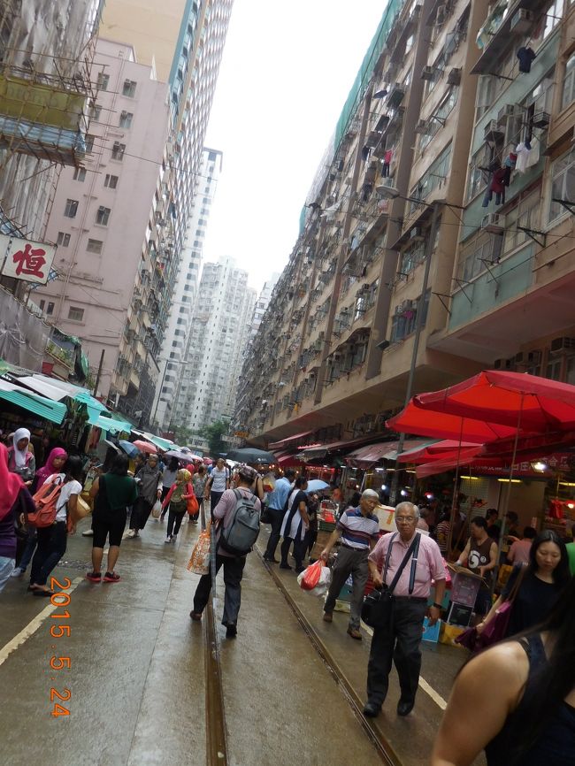 着きました。<br />この中を通るんですよね・・・<br />