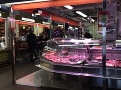 ありました！トナカイのお肉！（本当？）でも、私のお目当ては左端にあるお店【スオッパケイティオ】スープ専門店です♪

気持ち悪くてもゴーゴー！！