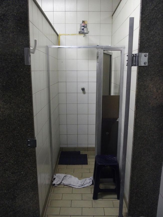 内部はこんな感じ。５R$ならまあこんなもんか