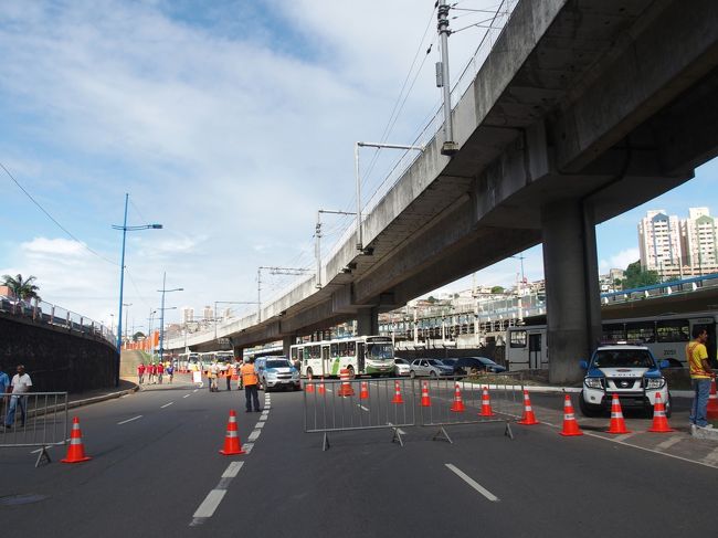 バスでスタジアムへ。市内の渋滞が凄かった。スタジアム手前からは歩く