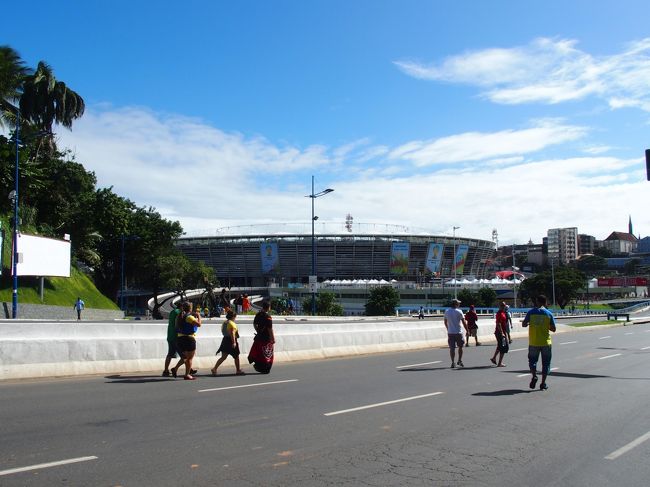15分ほど歩いてようやくスタジアムへ