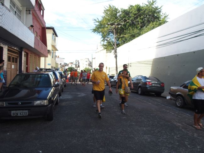 OZサポ。試合前に中心街へ歩く途中にいろんな奴に昨夜のPKについて弄られるという（笑）「おー、ジャパーン。昨日のレフェリー」なんて言ってきた奴もいたぞ。