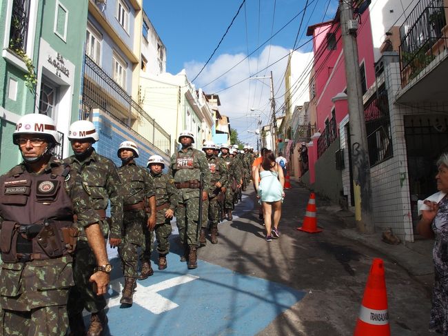 警備の軍隊御一行様