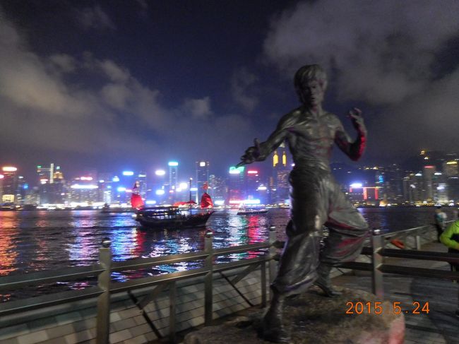 ホテルで休憩。<br />カクテルタイムで軽食。<br />夜のお散歩にお出かけです。