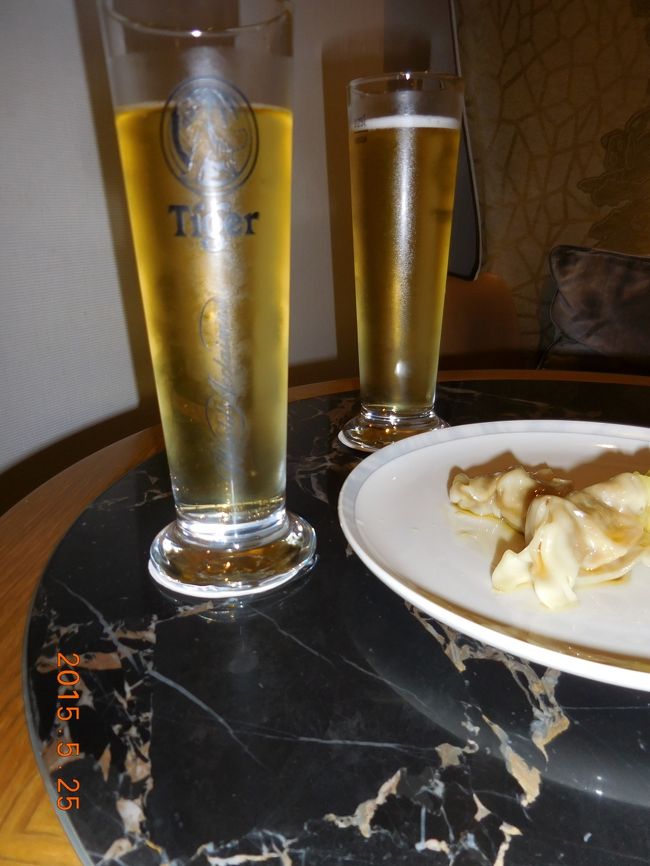 いよいよ出国。ラウンジで休憩。<br />タイガービール？ここは香港だけど・・・<br />帰国時間が迫ります・・・かなしい