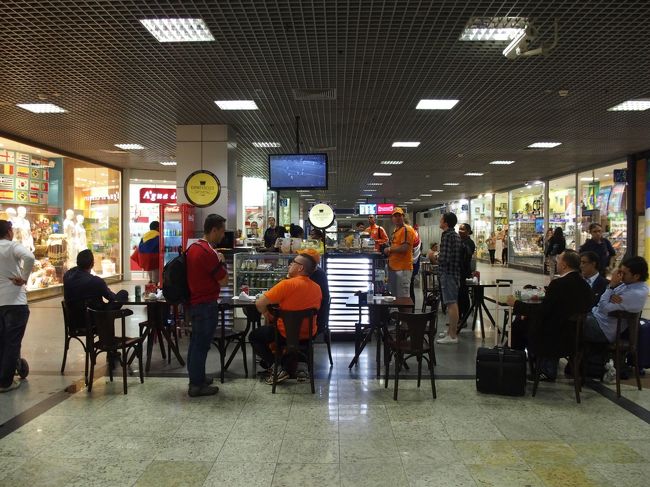 両チームサポの交流。ここにもColombiaサポがいる