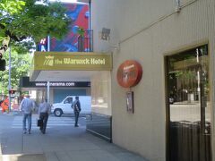 5分ほどでワーウィック・シアトル・ホテルに到着。まだ10時半頃なのでチェックインはできず、荷物のみ預け、さっそく観光に出発。