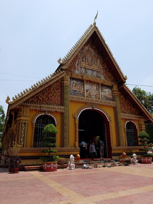 ワット・シームアン（シームアン寺院）<br />ビエンチャンで最も多くの参拝客を集めているといわれる寺院。<br />若い世代から年配の方まで人気があるそうです。<br />寺に伝わる「シーの伝説」に願掛けに訪れる参拝客が多いようです。<br />寺の名前も「シーの町（ムアン）」という意味で、シ−ムアンと付けられたそうです。<br /><br /><br />