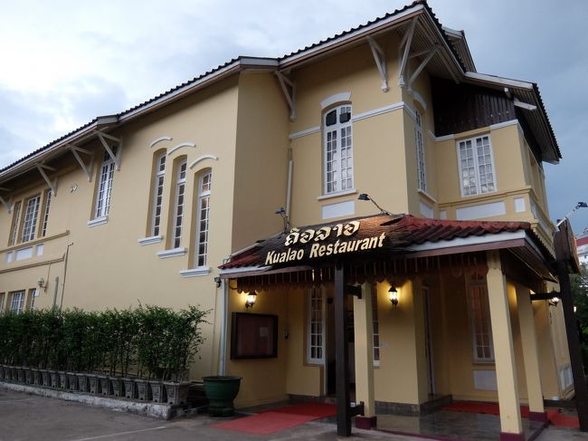 夕食は、伝統舞踊を見ながらラオス料理<br /><br />ＫＵＡＬＡＯレストラン