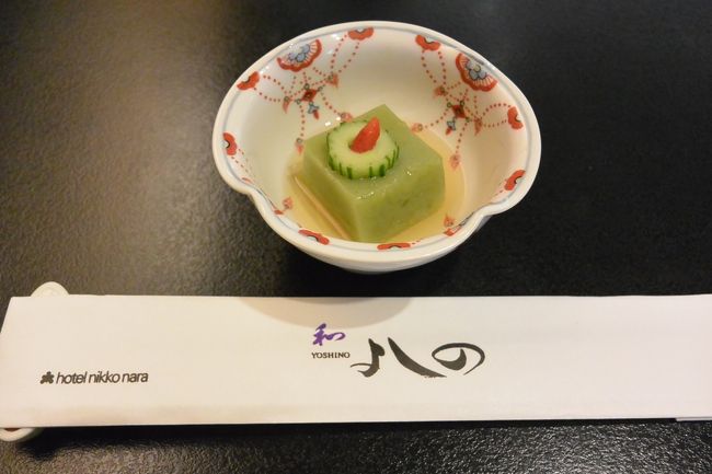 ホテル日航奈良の『和処よしの』<br /><br />桜の時期限定の『花見弁当』の突出し。