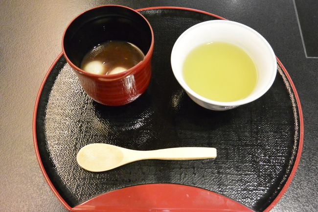 ホテル日航奈良の『和処よしの』<br /><br />桜の時期限定の『花見弁当』のデザートその２。