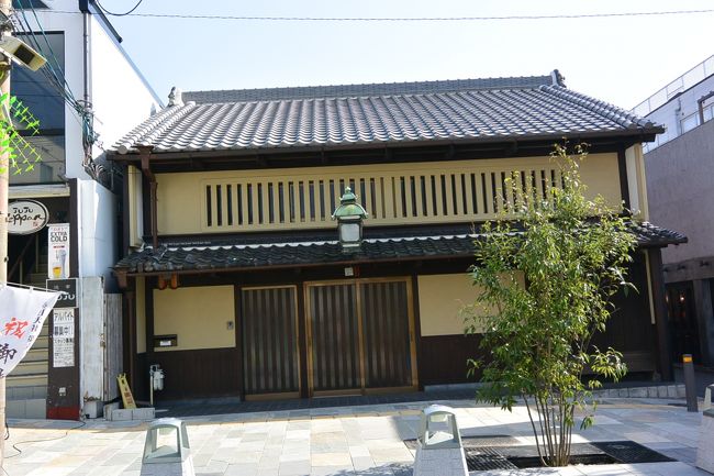 奈良駅前から伸びる三条通りをぶらぶら。