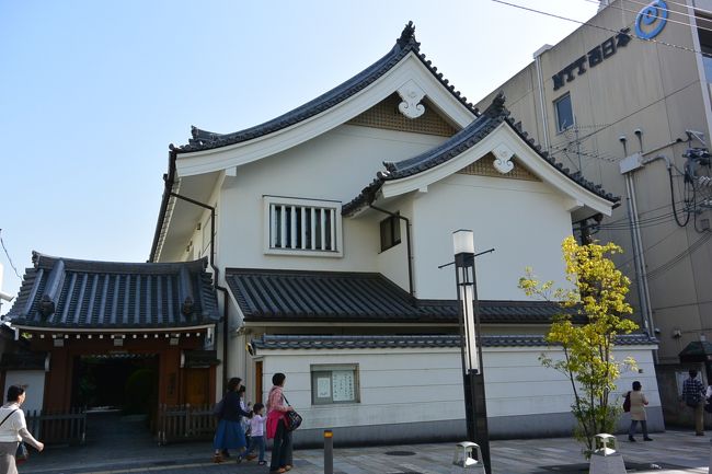 奈良駅前から伸びる三条通りをぶらぶら。