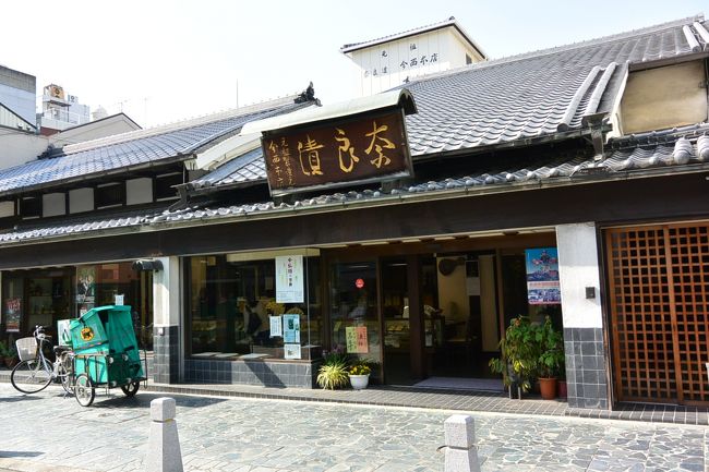 奈良駅前から伸びる三条通りをぶらぶら。