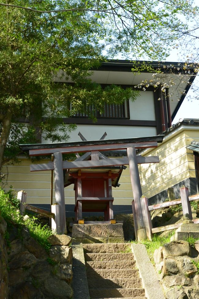 奈良駅前から伸びる三条通りをぶらぶら。