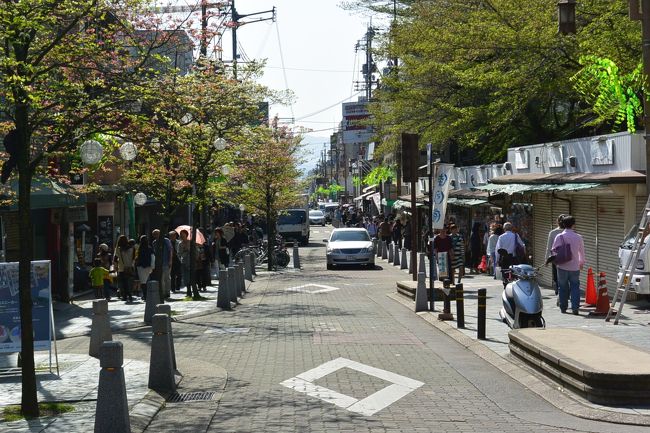奈良駅前から伸びる三条通りをぶらぶら。