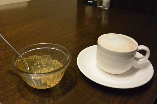 ホテル日航奈良の朝食ビュッフェ。<br /><br />デザートのゼリーとコーヒー。