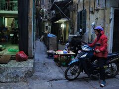 駅から北東方向に10分ほど足を向け旧市街地に到着。ここから路地散策開始。
