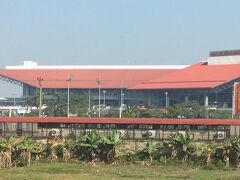 こちらが元祖ノイバイ空港。2014年12月31日からは国内線専用になるとのこと。