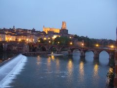 アルビ。大聖堂を望む。手前が、ヴィユー橋(PONT VIEUX)