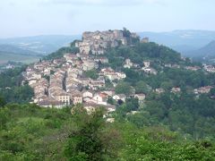 コルド・シュル・シエル （Cordes-sur-Ciel）。「天空のコルド」「雲の上のコルド」と呼ばれる
