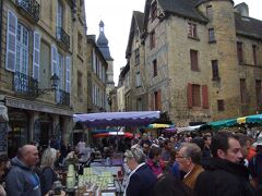 サルラ＝ラ＝カネダ :Sarlat-la-Caneda。土曜朝市