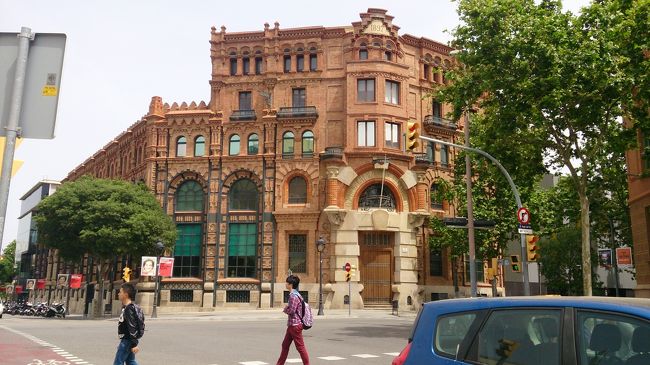 スーツケースをコロコロしながら宿まで歩いて行きました。