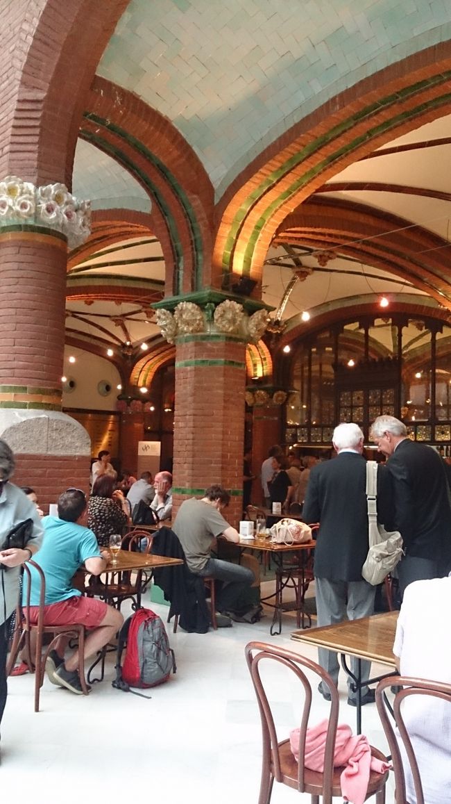 音楽堂に戻りました。<br /><br />外のカフェレストラン