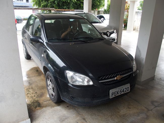 宿のオーナーの車で市内のバスターミナルへ荷物を預けに行く。空港に荷物預かり所があったので結果的に大失敗になる。。。