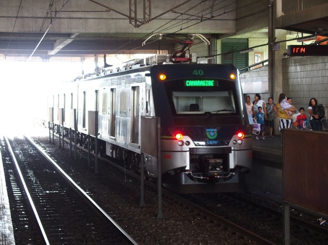 バスターミナルで荷物を預けて地下鉄で街の中心街へ