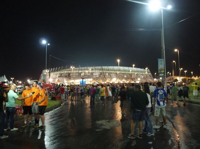 バスと徒歩でようやくスタジアム到着