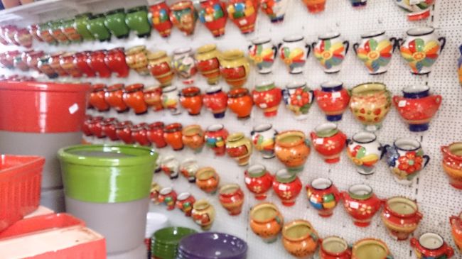 何の変哲もない外壁にも、こんなの飾ったら華やかになるだろうなぁ。。