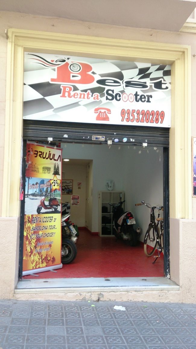 サグラダファミリアの近くに「Best Rent a scooter」バイクレンタルの店があります。<br /><br />日本でこの店を見つけてネット予約。<br /><br />バルセロナ市内なら50ccがメインなんですが、遠出をするので125ccをレンタルしました。<br />9時半オープンで、色んな手続き、説明を聞いたりしたら10時を過ぎてしまいました。<br />行き先を告げると、ビックリしていました。<br />でも、とても親切。<br /><br />