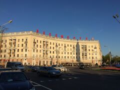 ここにも、旧ソ連の国々でよく見るカーブした建物