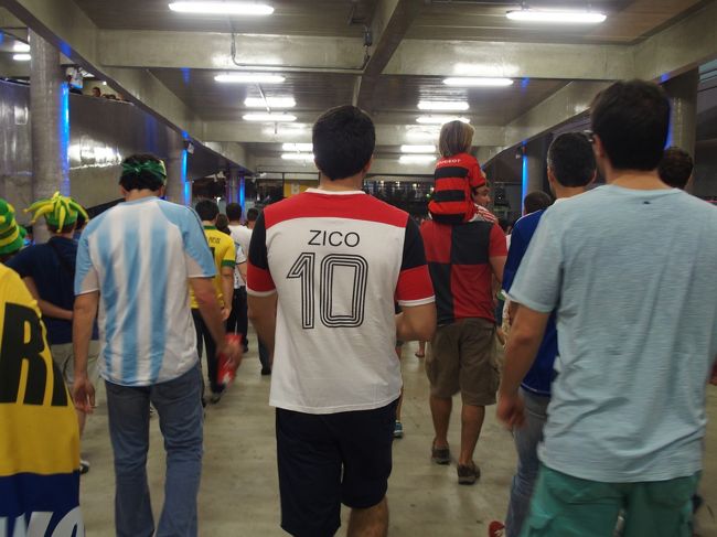 このシャツもRio de Janeiroのマストアイテムらしい