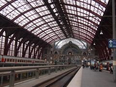 ノーデルケンペンから15分くらいでアントワープセントラル駅到着。
ロッテルダム→アントワープの切符代は20EUR(2等)。