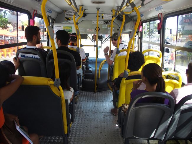 前夜の到着が遅かったり、旅の疲れが溜まってきてたりして、なんと寝坊。13時キックオフの試合なのに目が覚めたら11時前だったという(-_-;)。慌てて荷造りしてしない方面のバスに飛び乗ったらゲルマンサポが乗ってた。少し話をする機会があったがStuttgartのサポらしい。