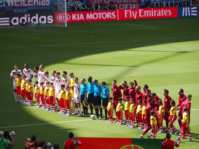 着席したらちょうど国歌斉唱が始まるところだった