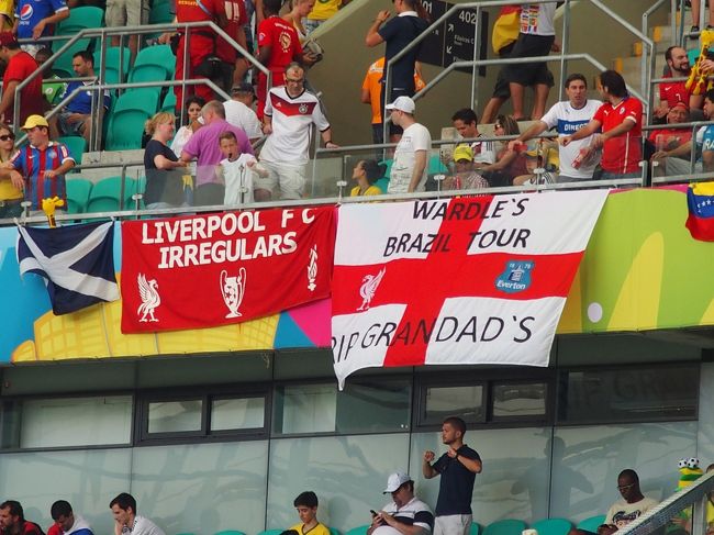 MerseySideからのサポが。LiverpoolとEvertonは仲がいい