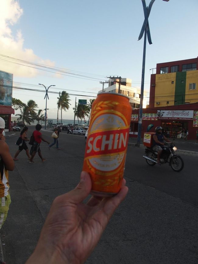 一仕事を終えて空港行きの路線バスを待つ間に乾杯